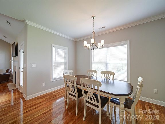 3rd image of 151 Staffordshire Dr