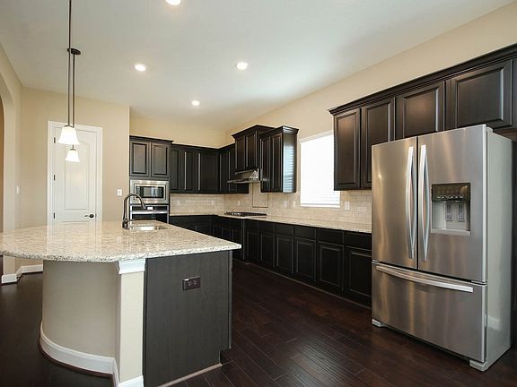 Stainless steel appliances included