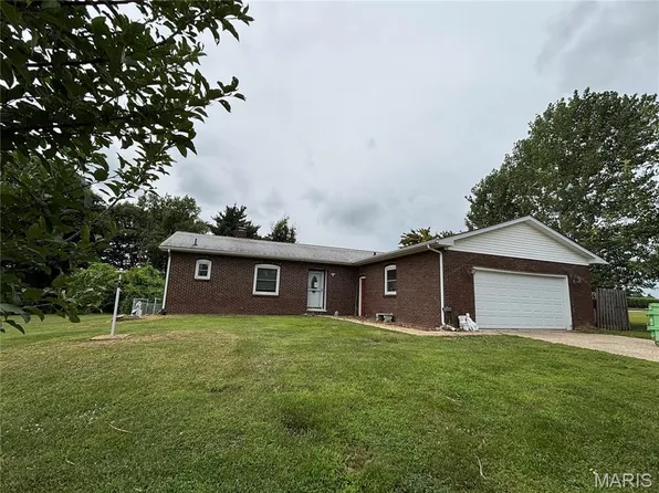 14904 Sycamore St, Grafton, IL 62037