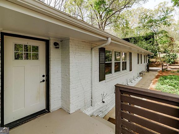 5th image of 130 Oakdale Rd