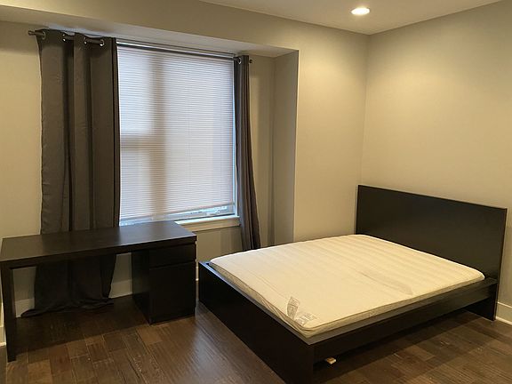 5th image of 417 N Holly St Room 5