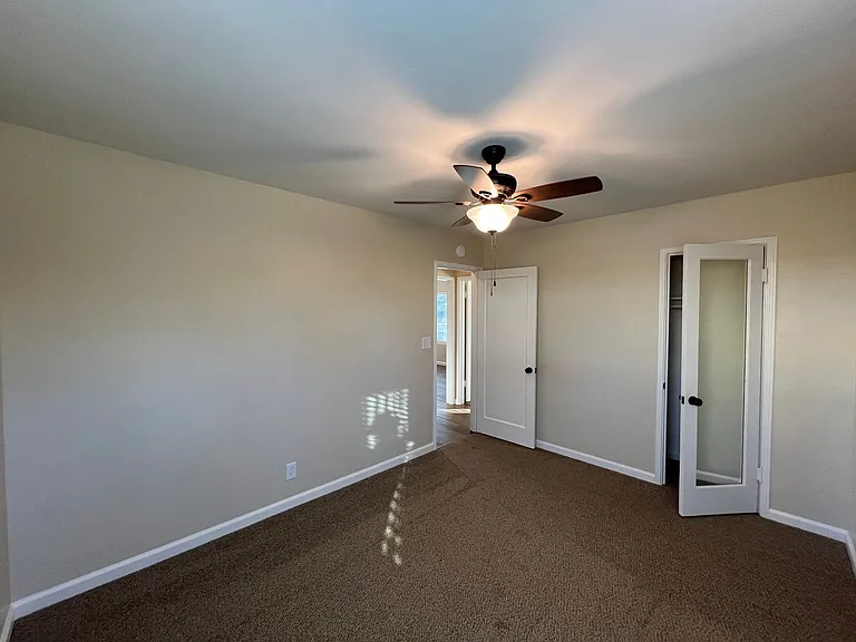 102 Village Rd — Photo 18