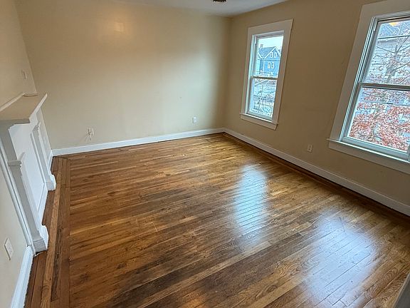 4th image of 161 Clay St Floor 2