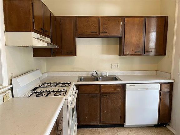 5th image of 1032 4th St #4