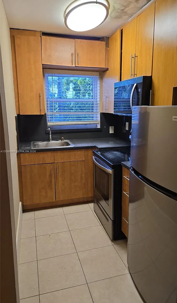 Anthony Gardens Condo — Photo 3