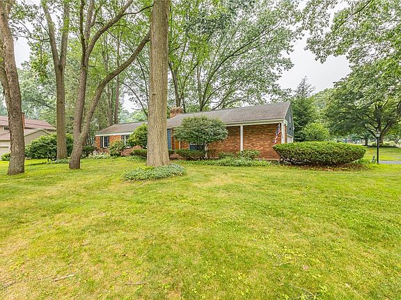2nd image of 45 Shire Oaks Dr