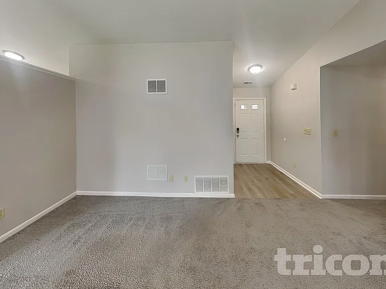 7260 Kidwell Dr — Photo 2