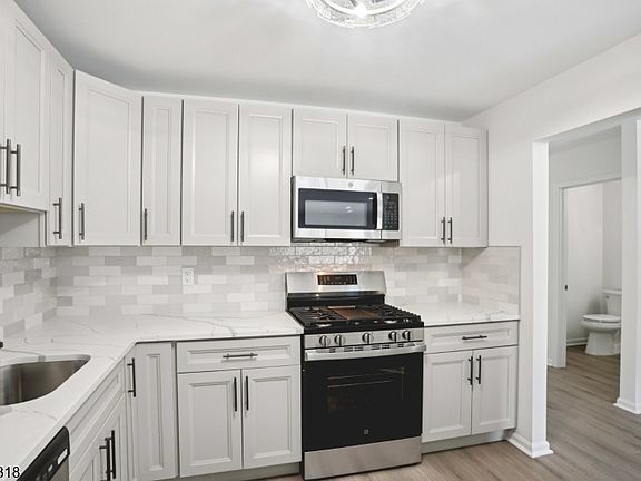 4th image of 9 Maple Ln