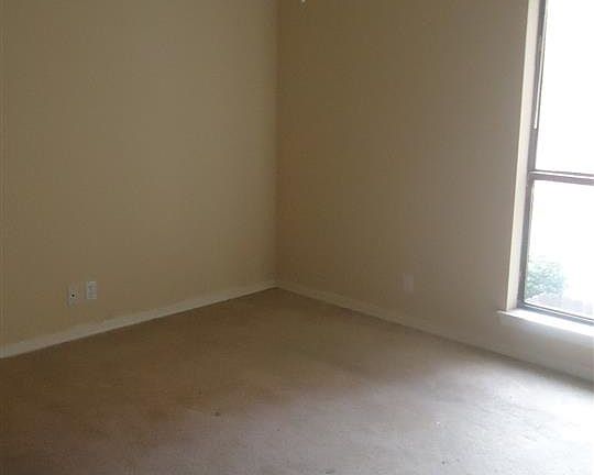 2nd image of 1703 Woodhaven Dr Unit A