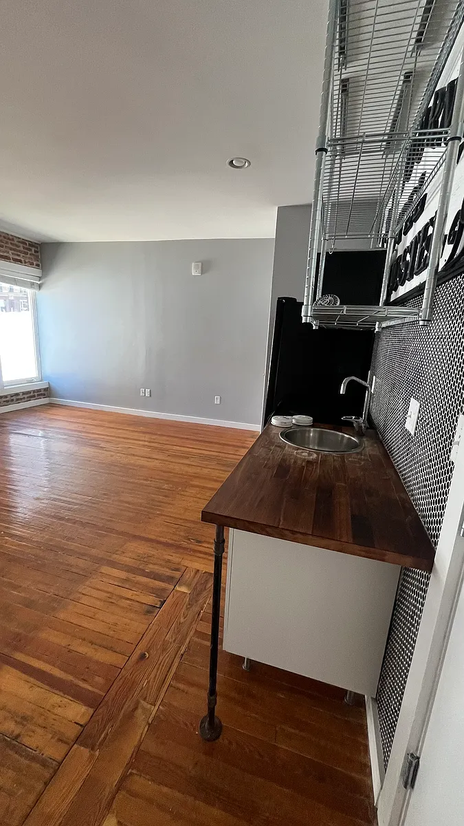 Building Photo - 607 22nd St #207