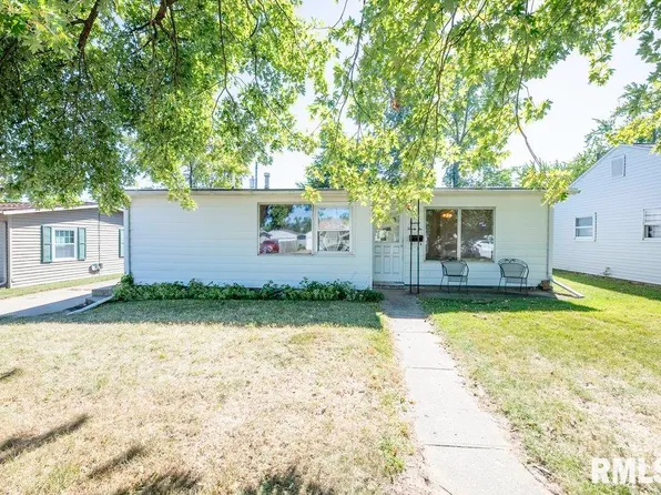 1426 Camden St, Pekin, IL 61554