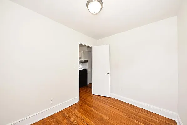 Rented by Buchbinder & Warren | media 6