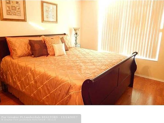 3rd image of 3660 Inverrary Dr APT 1B