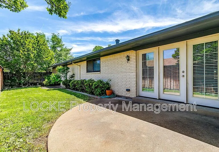 4917 Ledgestone Dr — Photo 17