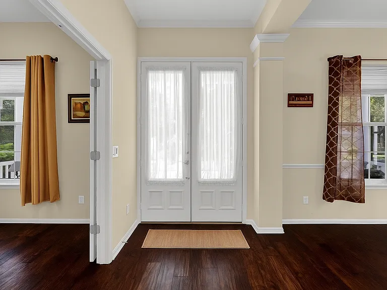 604 Nadina Pl — Photo 5