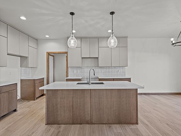 2nd image of 1418 Divinity Dr