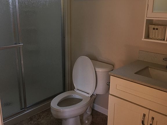 4th image of 371 Dale Dr