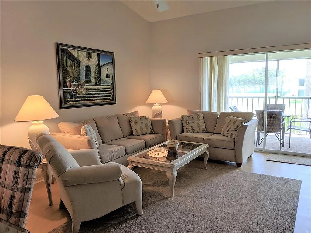 2 bed, 2.0 bath, 1003 sqft, $2,500 — Photo 3