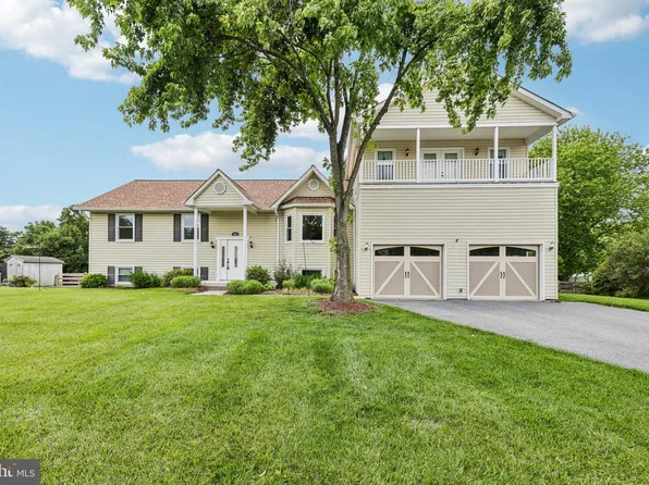 902 Clauser Ct, New Windsor, MD 21776