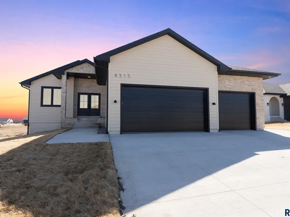 8313 E Sheridan Cir, Sioux Falls, SD 57110