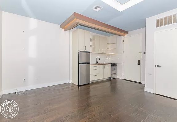 2nd image of 854 Greene Ave #6D