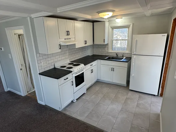 8 Albion Rd, West Yarmouth, MA 02673