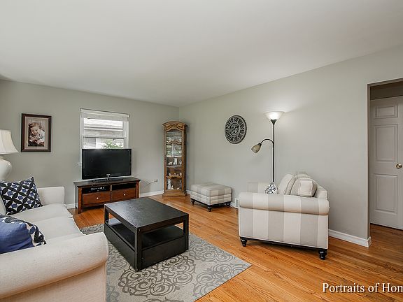 3rd image of 220 E Richmond St