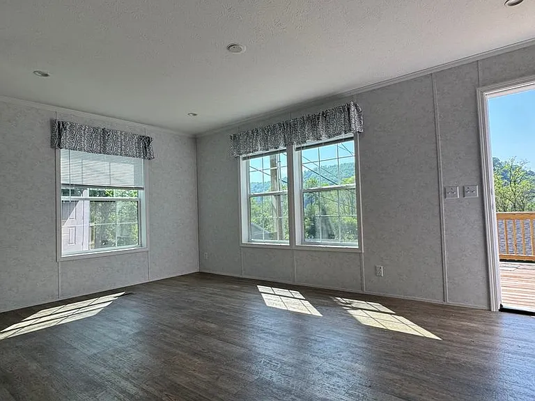 465-4 Royal Manor Rd — Photo 11