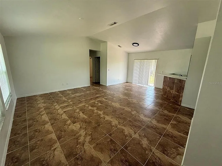 2723 Yacolt Ave — Photo 6