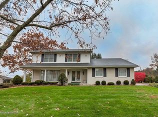8 Manchester Dr, Wilkes Barre, PA 18702