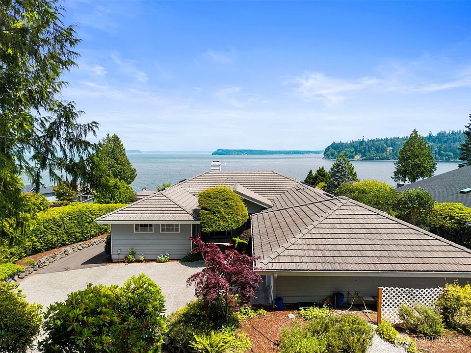 The perfect package; beautiful views of Ludlow Bay, the Hood Canal, and the shipping lanes from this gorgeous 3250sf home!>
