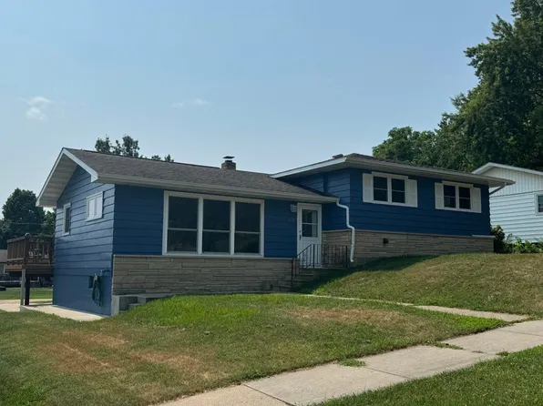 613 N 1st St, La Crescent, MN 55947