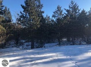 11908 Country Acres Dr, Interlochen, MI