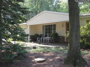 396 Apple Hill Dr, Northfield, OH 44067