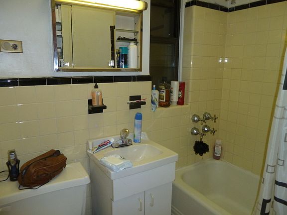 2nd image of 168 E 82nd St APT 3B