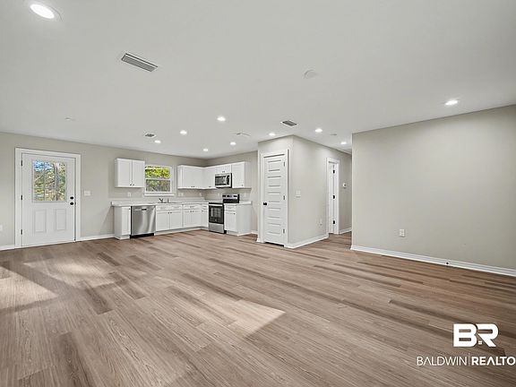 5th image of 107 W 15th St