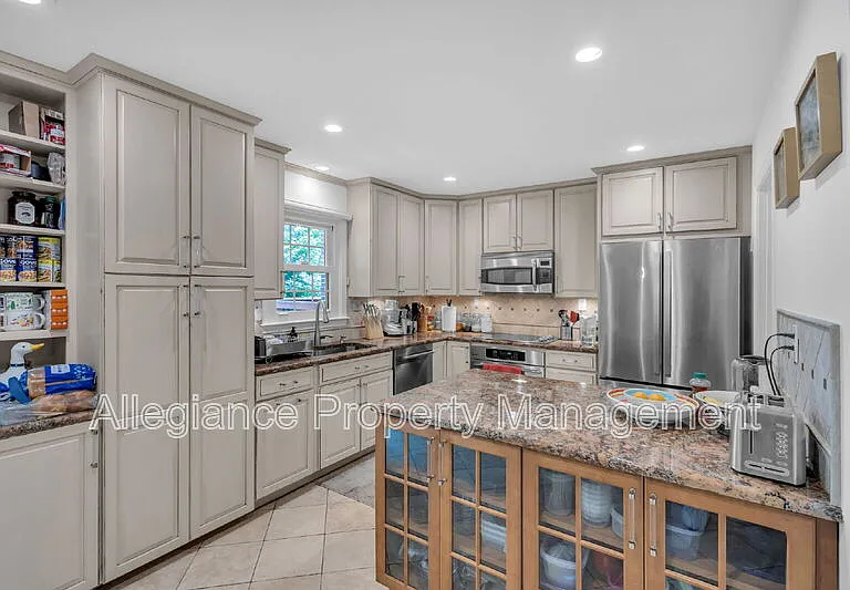6861 Williamsburg Pond Ct — Photo 8