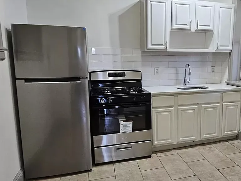 66 N Grove St #5 — Photo 4