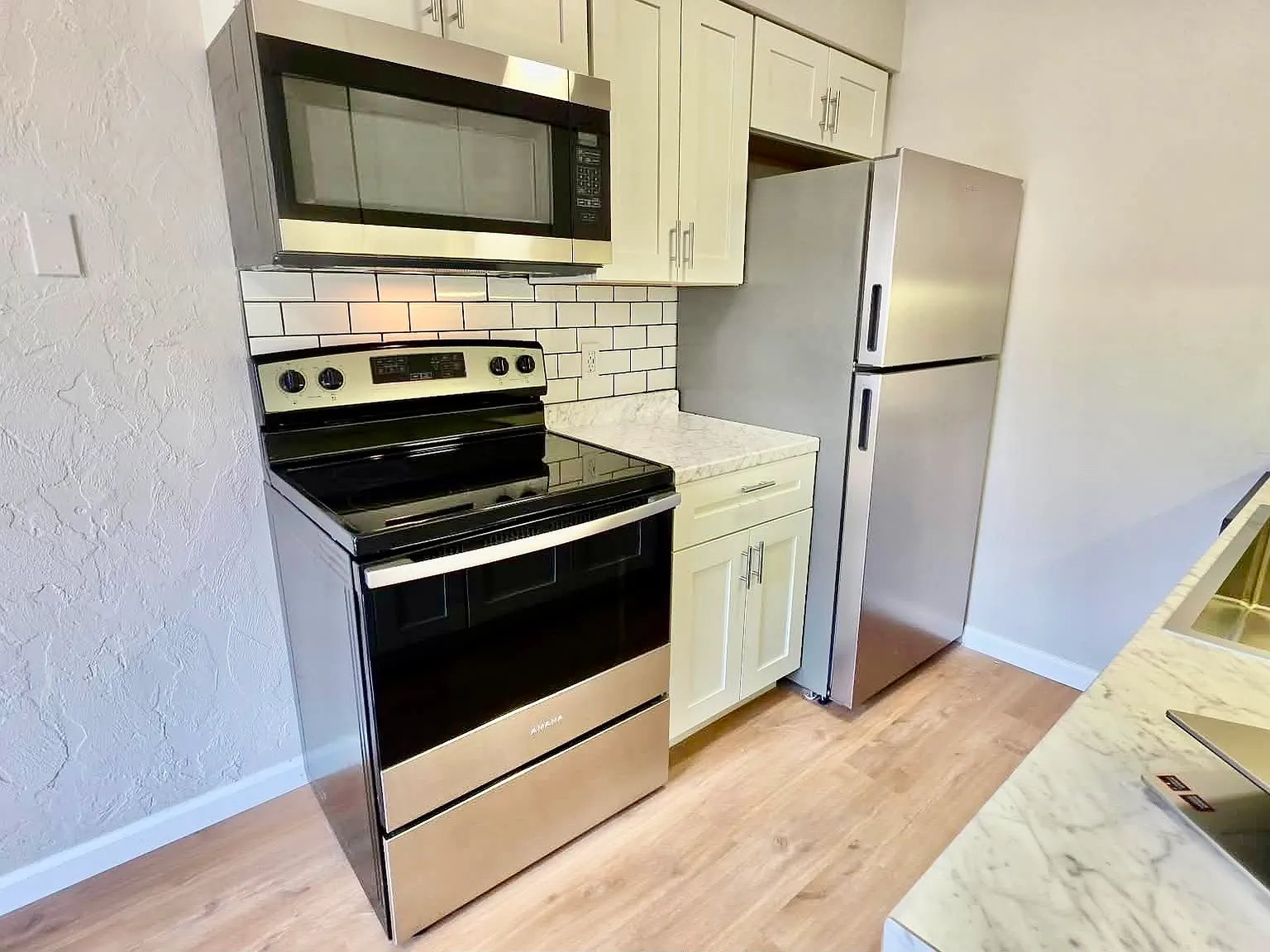 2 bed, 850 sqft, $1,300 — Photo 2