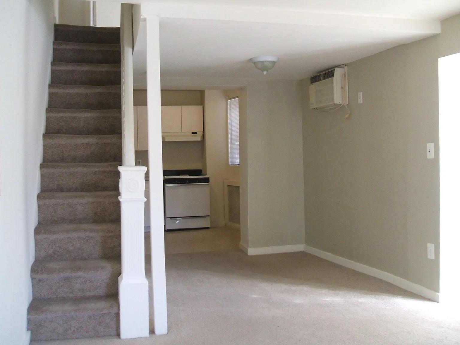 3 bed, 1500 sqft, $2,400 — Photo 4