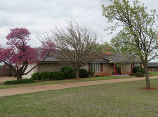 2303 W Commerce Rd, Clinton, OK 73601