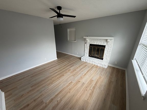 2nd image of 106 E Sunrise Dr