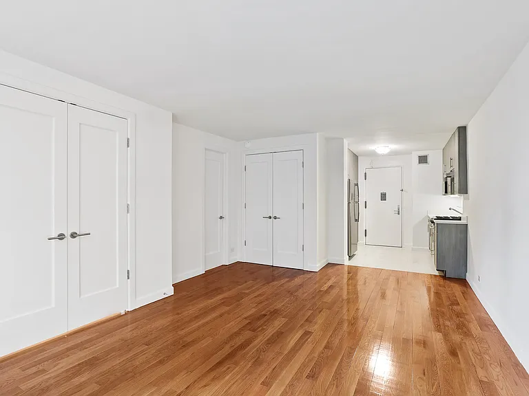 315 W 57th St #11F — Photo 2