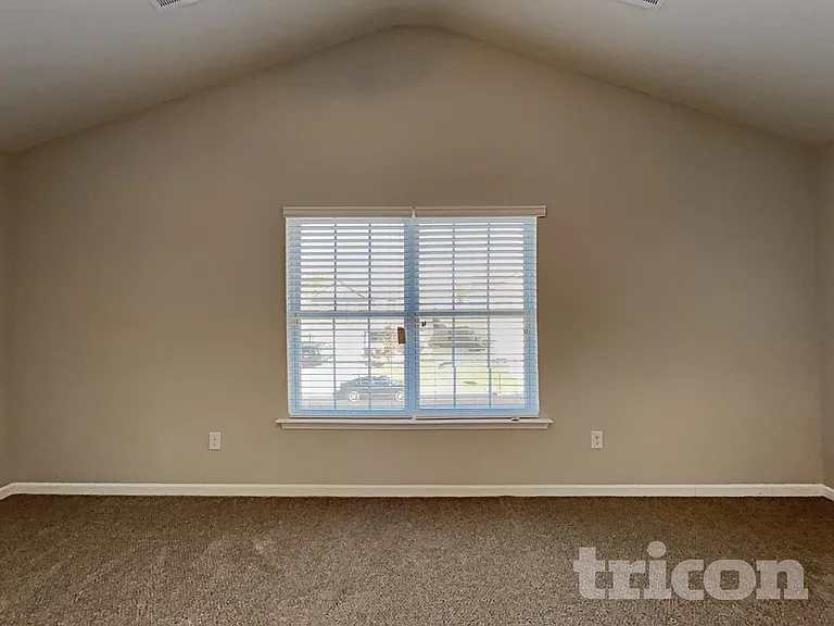 429 Victory Ln — Photo 9