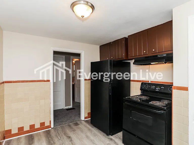 1557 Pasadena Ave — Photo 7