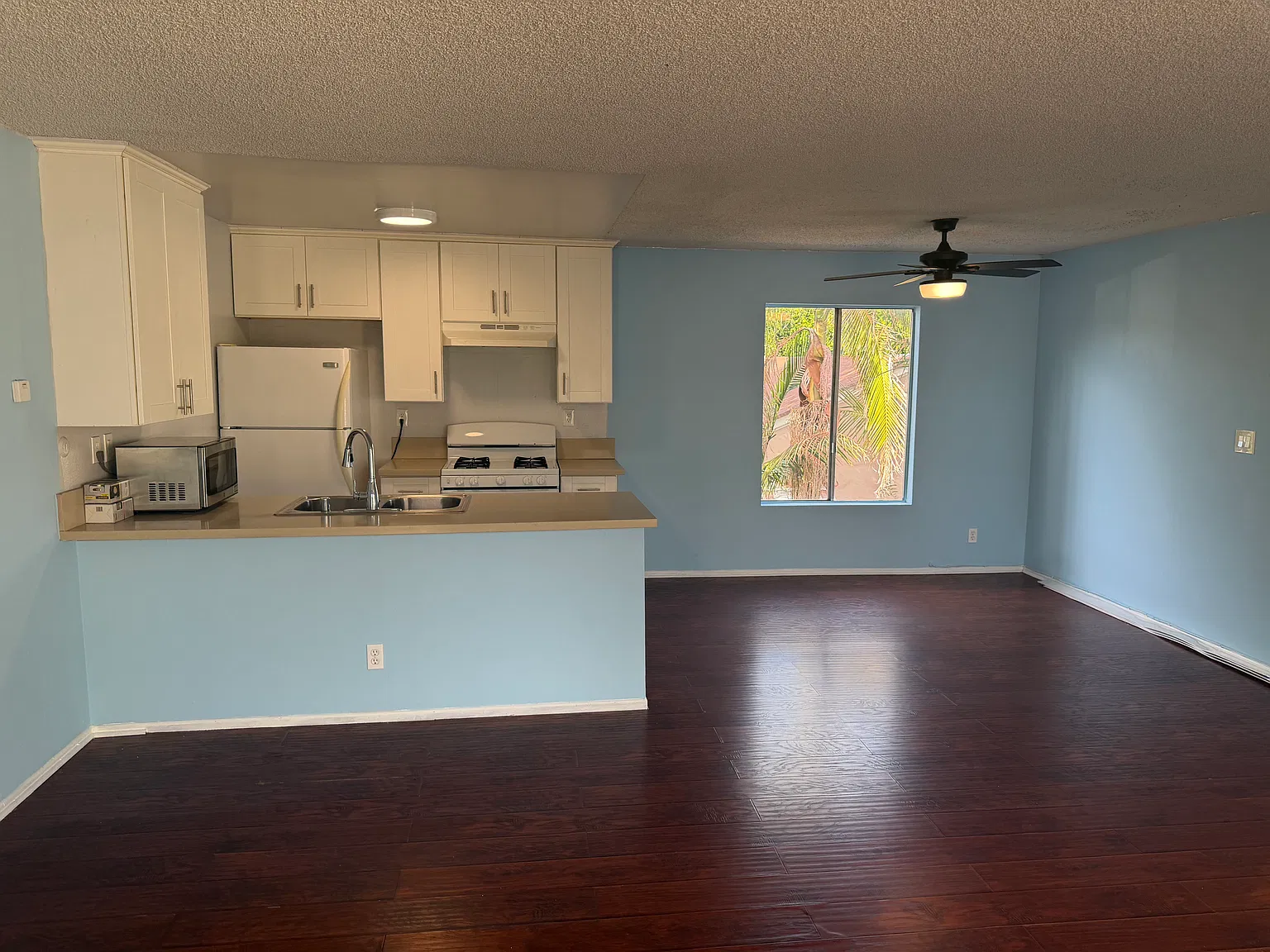 6624 Woodley Ave — Photo 3