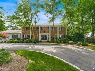 7 Huntington Rd, Livingston, NJ 07039