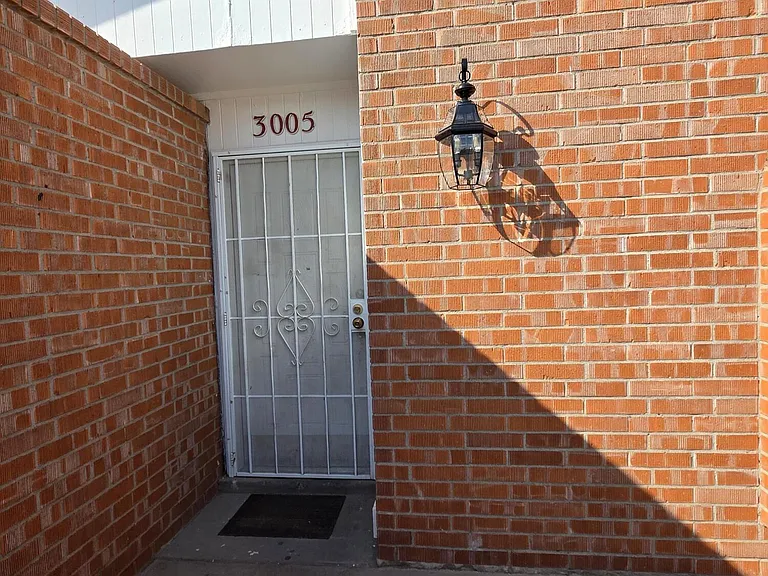 3005 Barkarian Pl — Photo 2