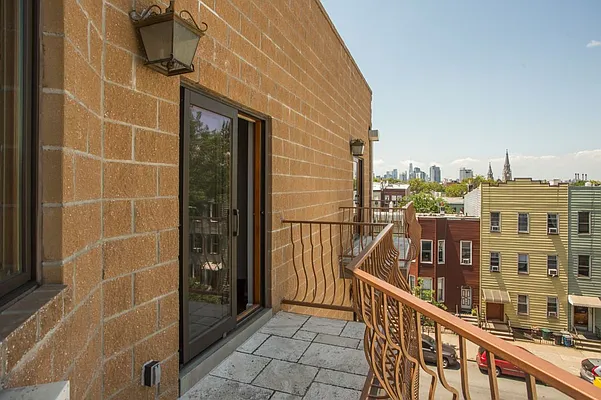 Rented by MNS | media 24