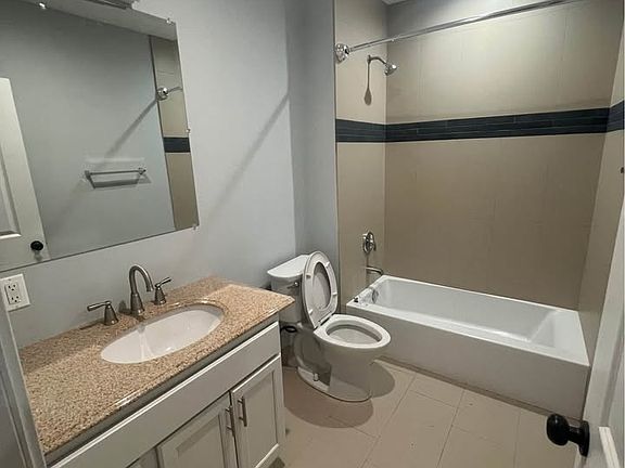 5th image of 3707 W Diversey Ave #3